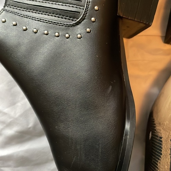 Marc Fisher Idalee Studded Chelsea Block Heel Booties
Black size 9 - Picture 8 of 16
